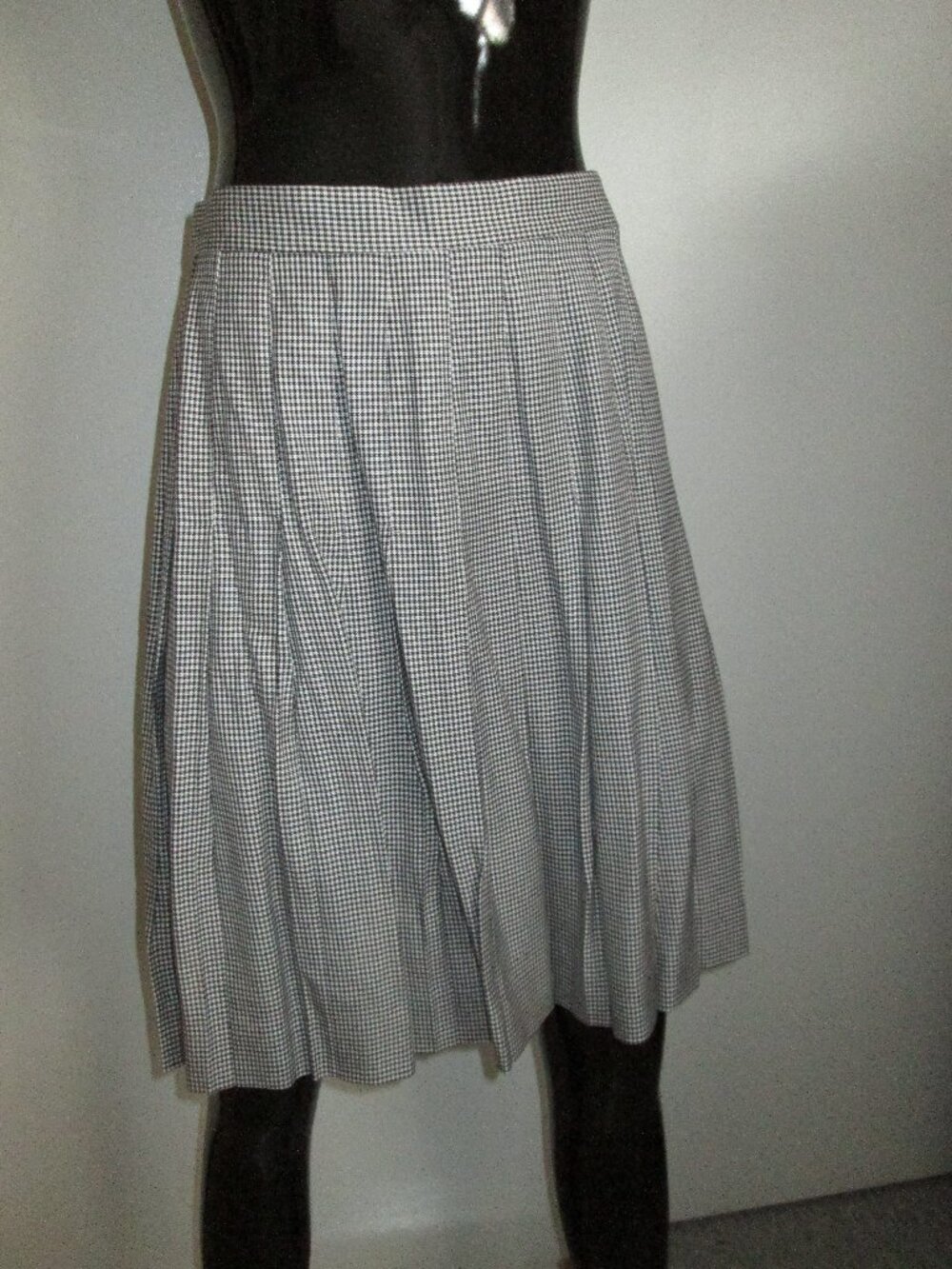 NEW Talbots 100% rayon black white check pleated skirt